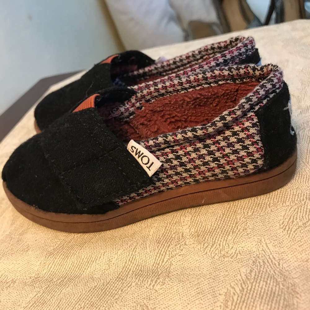 TOMS Toddler Size 6
